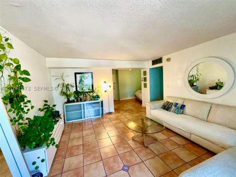 1658 Bay Rd 203, Miami Beach FL - photo 7 of 35