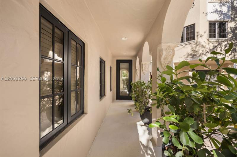4 bedroom Townhouse at 3471 Main Hwy 1204, Cloisters On The Bay Cond, Coconut Grove — photo 5