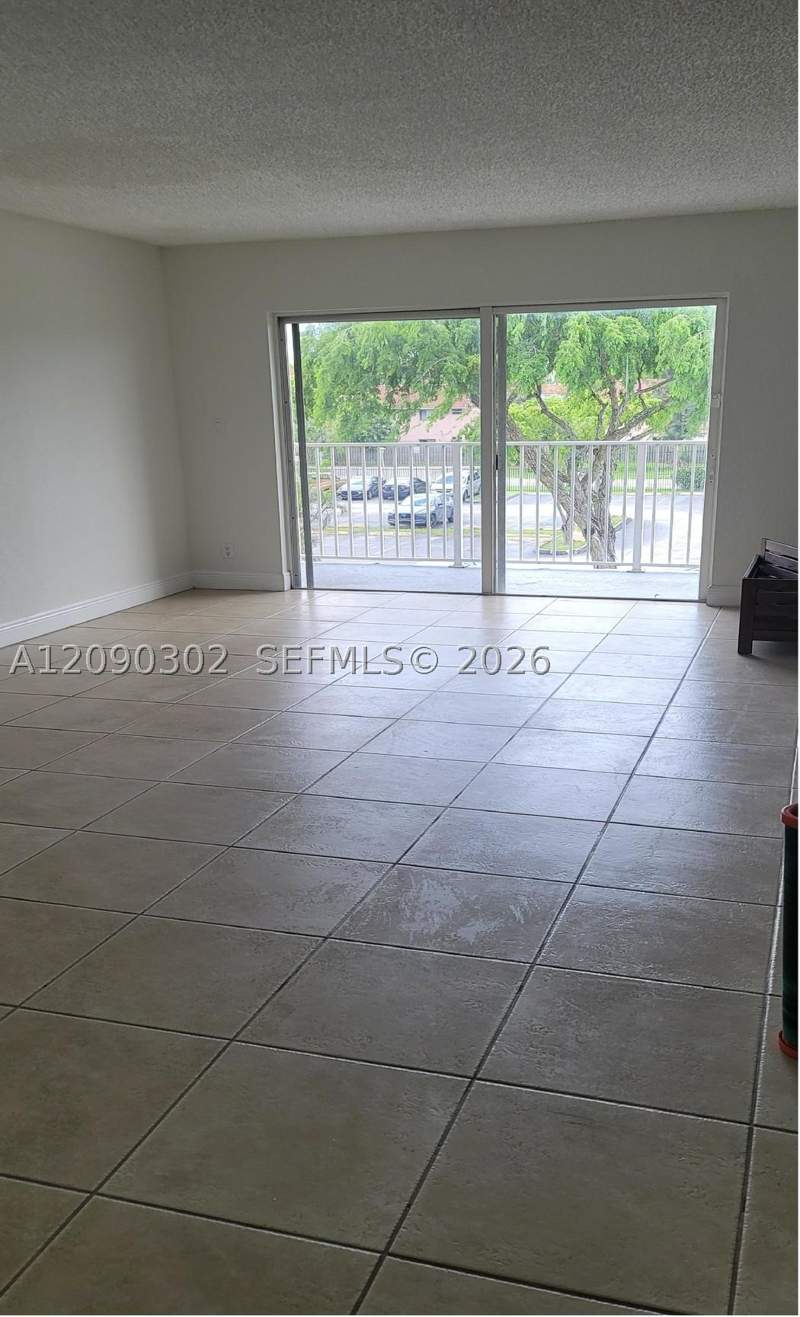 1 bedroom Condominium at 5221 Geneva Way 304, Doral Gardens II Condo, Doral — photo 4