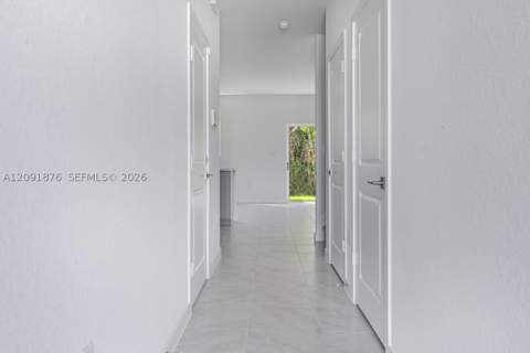 934 SE 19th St, Homestead FL - photo 6 of 33