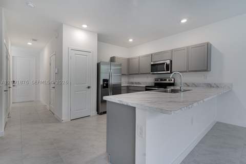934 SE 19th St, Homestead FL - photo 8 of 33