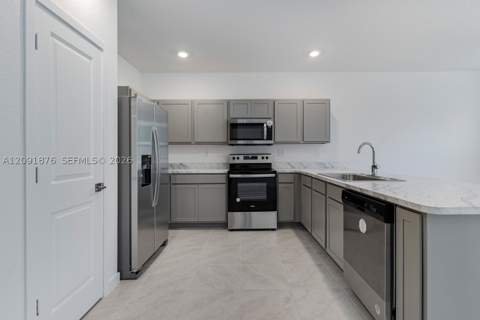 934 SE 19th St, Homestead FL - photo 9 of 33