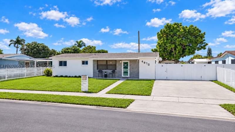 4 bedroom SingleFamilyResidence at 4870 NW 169th St, Palmetto Gdns, Miami Gardens — photo 2