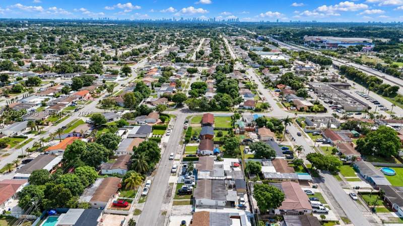 4 bedroom SingleFamilyResidence at 4870 NW 169th St, Palmetto Gdns, Miami Gardens — photo 5