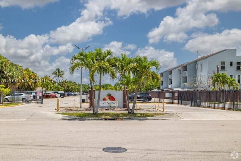 2 bedroom Condominium at 1725 W 60th St F202, Los Suenos Condo, Hialeah — photo 2