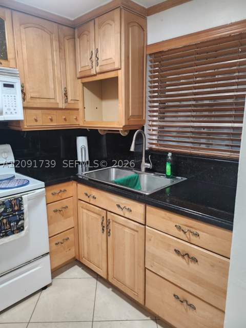 1725 W 60th St F202, Hialeah FL - photo 6 of 21