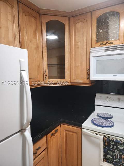 1725 W 60th St F202, Hialeah FL - photo 8 of 21