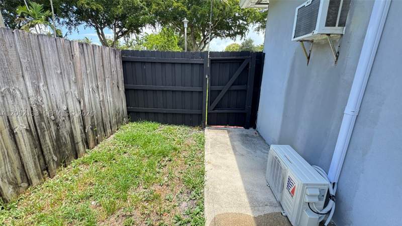 3 bedroom SingleFamilyResidence at 13260 NE Miami Ct, Breezeswept Estates 2nd A, North Miami — photo 5