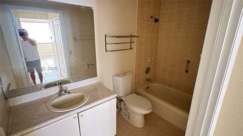 17650 NW 73rd Ave 104-18, Hialeah FL - photo 13 of 26