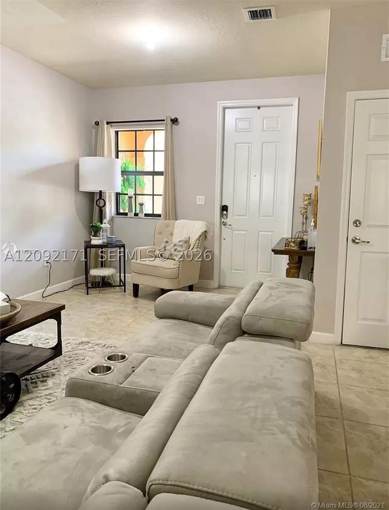 3 bedroom Townhouse at 373 NE 37th Ave, Baywinds Of Ibiza, Homestead — photo 3