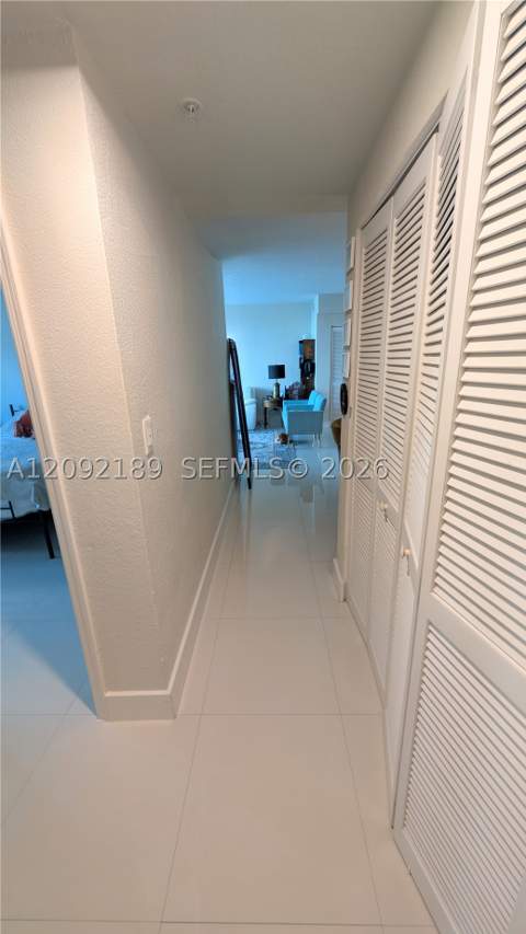 7501 E Treasure Dr 2M, North Bay Village FL - photo 13 of 35