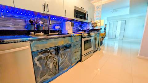 7501 E Treasure Dr 2M, North Bay Village FL - photo 8 of 35