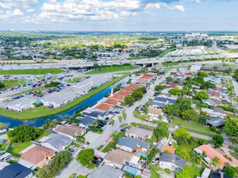 11389 SW 185th Ter, Miami FL - photo 7 of 47