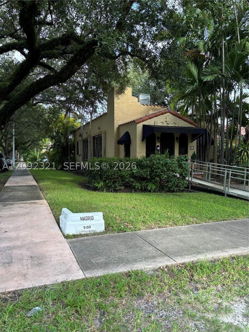 3 bedroom SingleFamilyResidence at 825 Madrid St, C Gab Granada Sec Rev, Coral Gables — photo 2