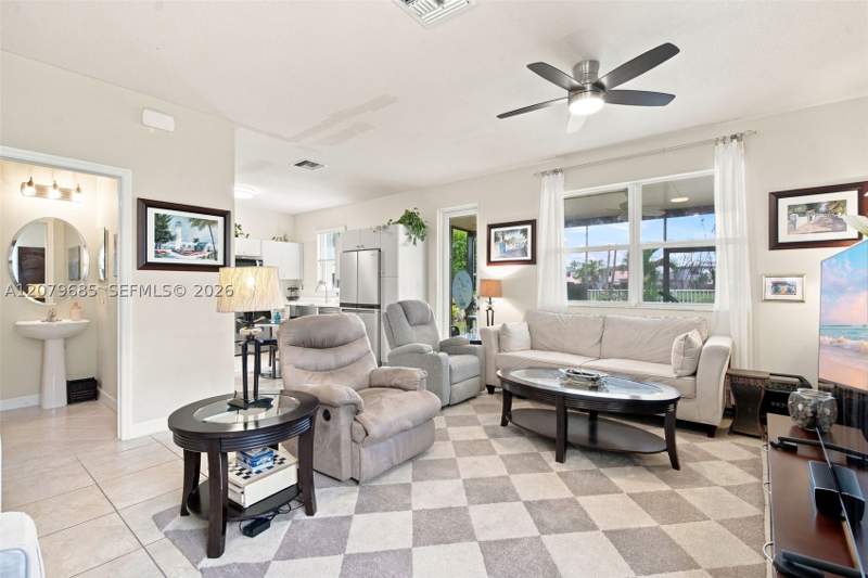 4 bedroom SingleFamilyResidence at 2466 NE 3rd Ct, Atlantis At Oasis, Homestead — photo 4