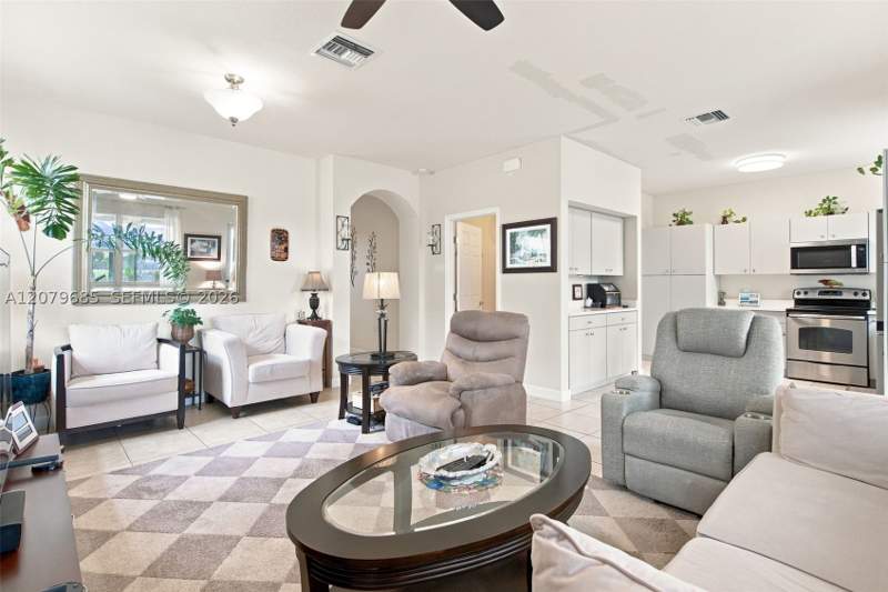 4 bedroom SingleFamilyResidence at 2466 NE 3rd Ct, Atlantis At Oasis, Homestead — photo 5