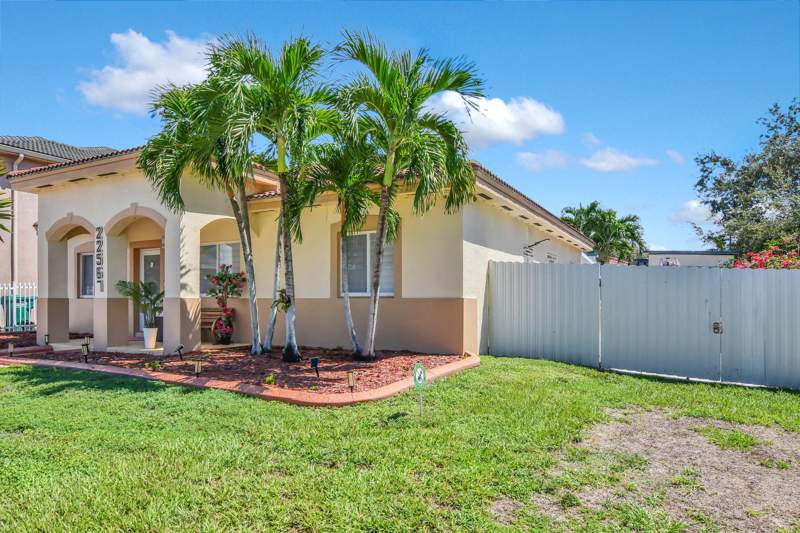 3 bedroom SingleFamilyResidence at 22567 SW 102nd Path, Herfa Sub, Cutler Bay — photo 2