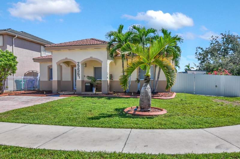 3 bedroom SingleFamilyResidence at 22567 SW 102nd Path, Herfa Sub, Cutler Bay — photo 4