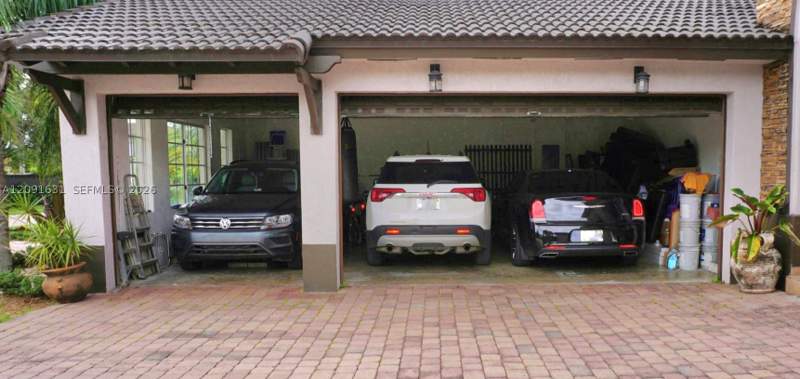 5 bedroom SingleFamilyResidence at 12965 SW 197th St, Renaissance Ranches, Miami — photo 5