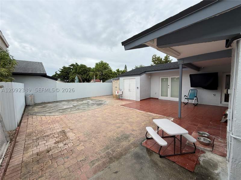 3 bedroom SingleFamilyResidence at 12323 SW 198th St, South Miami Lakes, Miami — photo 4