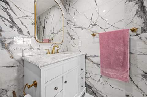 917 NE 199th St 204, Miami FL - photo 24 of 32