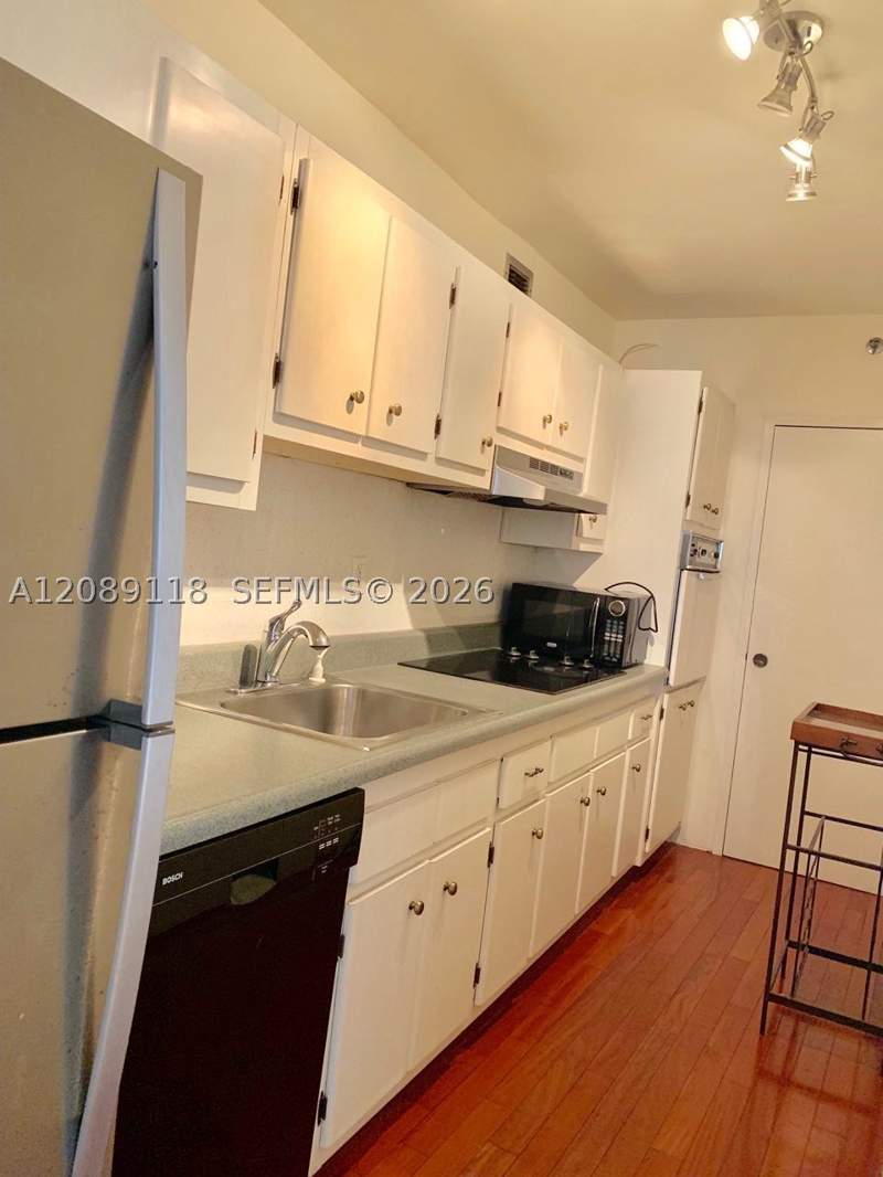 0 bedroom Condominium at 100 Lincoln Rd 427, The Decoplage Condo, Miami Beach — photo 4