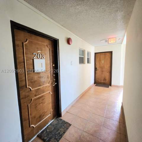 7830 Dickens Ave 203, Miami Beach FL - photo 10 of 18