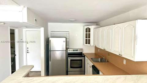 7830 Dickens Ave 203, Miami Beach FL - photo 12 of 18
