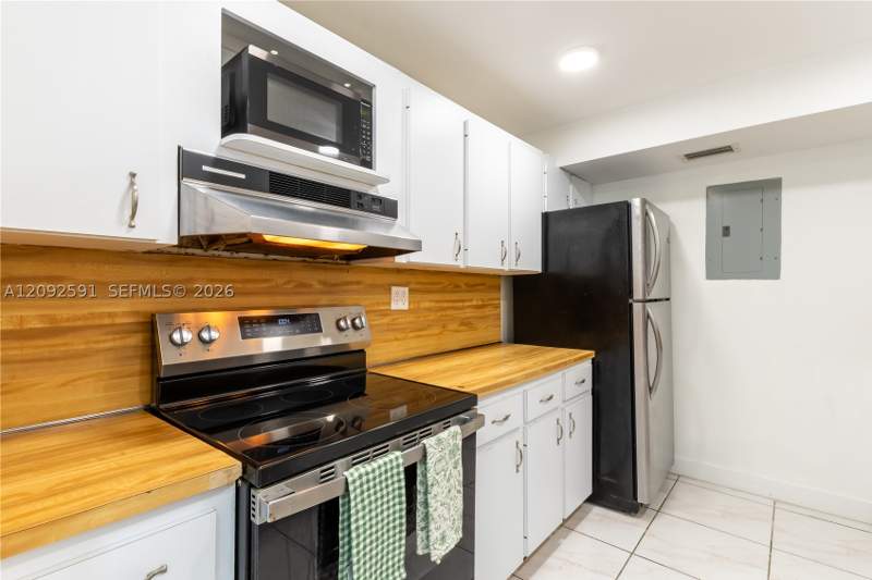 2 bedroom Condominium at 7933 E West Dr 1025, Magaluf Towers Condo, North Bay Village — photo 4