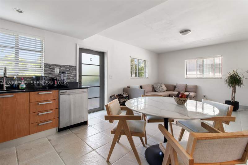 1 bedroom Condominium at 1050 7th St 1050-3, Lenox On The Beach Condo, Miami Beach — photo 2