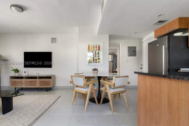 1 bedroom Condominium at 1050 7th St 1050-3, Lenox On The Beach Condo, Miami Beach — photo 3