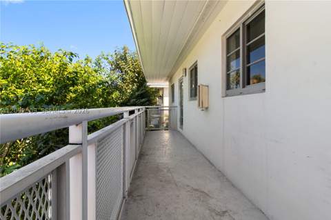 1050 7th St 1050-3, Miami Beach FL - photo 8 of 11