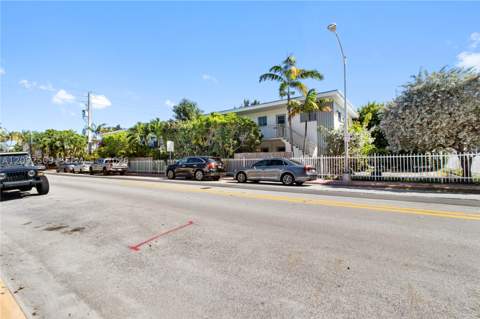 1050 7th St 1050-3, Miami Beach FL - photo 9 of 11