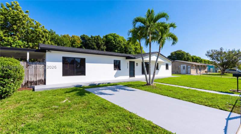 5 bedroom SingleFamilyResidence at 3355 NW 180th St, Bankers Sub #1, Miami Gardens — photo 2
