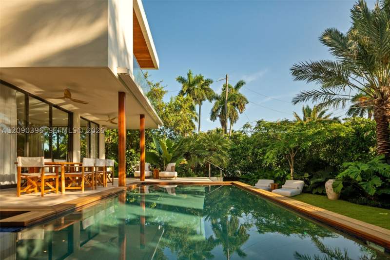 4 bedroom SingleFamilyResidence at 5701 N Bay Rd, La Gorce Golf Sub, Miami Beach — photo 2