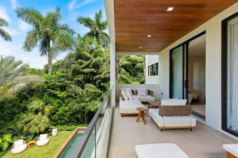 5701 N Bay Rd, Miami Beach FL - photo 23 of 60
