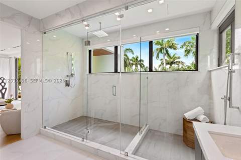 5701 N Bay Rd, Miami Beach FL - photo 24 of 60