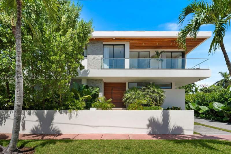 4 bedroom SingleFamilyResidence at 5701 N Bay Rd, La Gorce Golf Sub, Miami Beach — photo 5