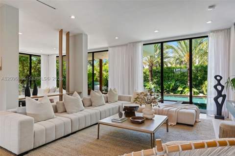 5701 N Bay Rd, Miami Beach FL - photo 7 of 60