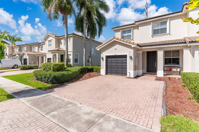 3 bedroom Townhouse at 1002 NE 41st Pl, Floridian Isles South, Homestead — photo 3