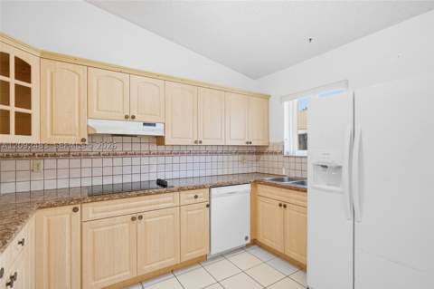 12641 NW 102nd Pl, Hialeah Gardens FL - photo 13 of 31