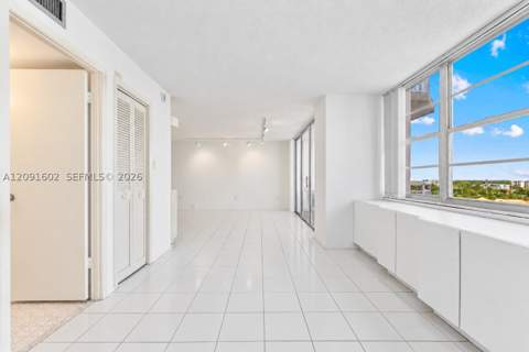 18021 Biscayne Blvd 1102, Aventura FL - photo 10 of 33