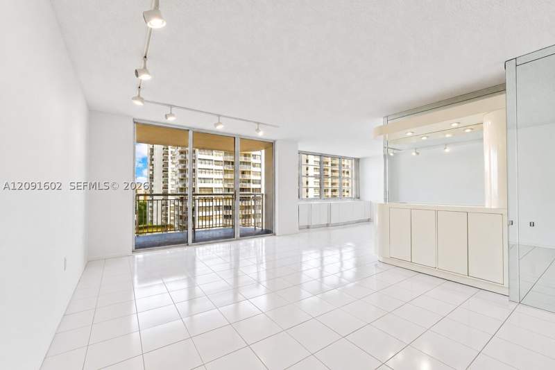 2 bedroom Condominium at 18021 Biscayne Blvd 1102, Del Prado Marina, Aventura — photo 4