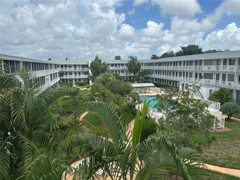 1 bedroom StockCooperative at 15600 NE 6th Ave 39A, Golden Towers No 2 Inc -, Miami — photo 4
