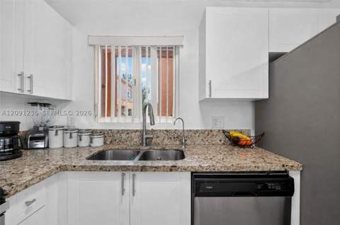 6205 Kendale Lakes Cir 281, Miami FL - photo 10 of 40