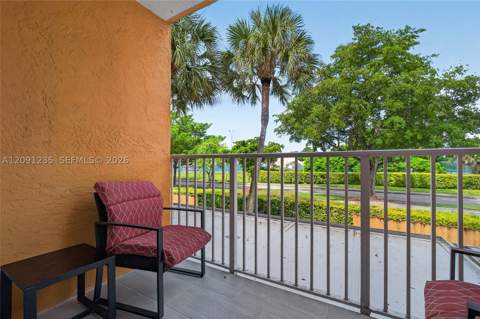 6205 Kendale Lakes Cir 281, Miami FL - photo 15 of 40