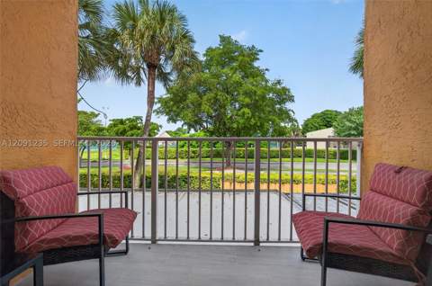 6205 Kendale Lakes Cir 281, Miami FL - photo 16 of 40