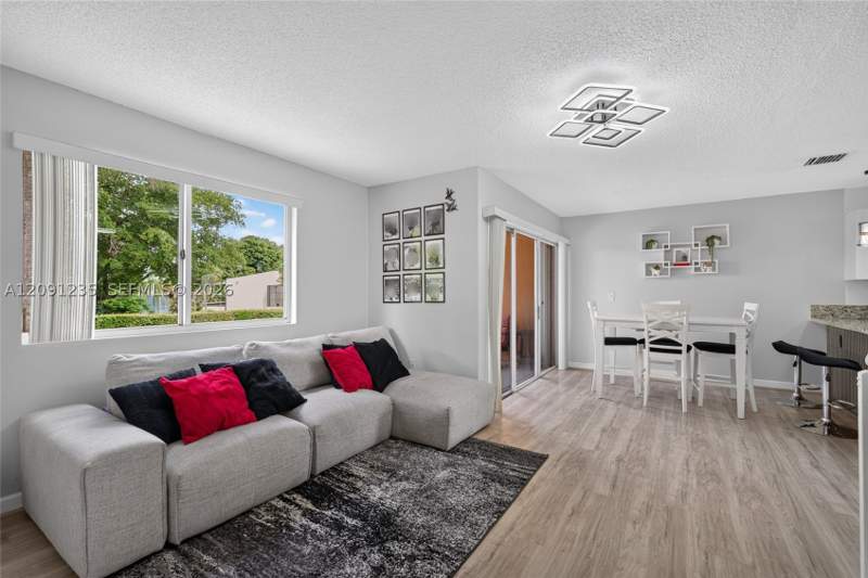 3 bedroom Condominium at 6205 Kendale Lakes Cir 281, Paseo Real Condo, Miami — photo 5