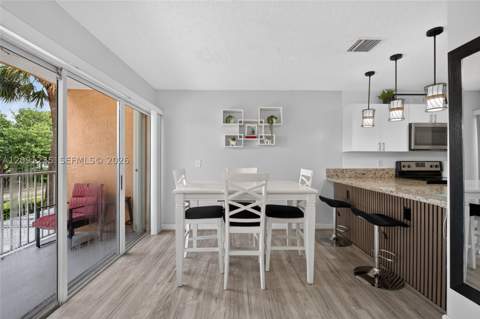 6205 Kendale Lakes Cir 281, Miami FL - photo 7 of 40