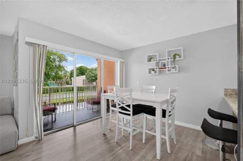 6205 Kendale Lakes Cir 281, Miami FL - photo 8 of 40